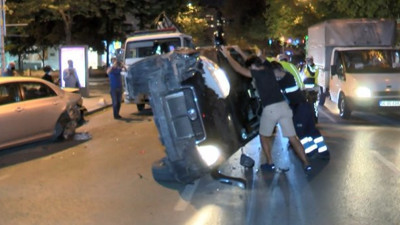 Kadın şoför kaza sonrası sinir krizi geçirdi! Önce park halindeki araca çarptı sonra takla attı