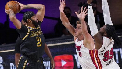 Lakers kazandı. Davis tarihe geçti