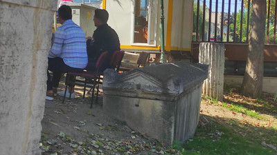 Yer Bursa, 2 bin yıllık lahitin önünü dinlenme tesisine çevirdiler