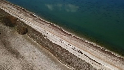 Arkeologlar uzun yıllar burada çalıştı. Sular çekilince gün yüzüne çıktı