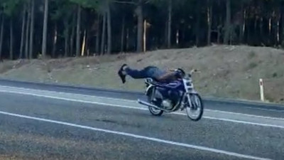 Otoyolda motosikletiyle tehlike saçtı