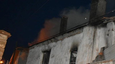 Aydın'da alevli gece! Ahşap evde çıkan yangında 3 kişi yaralandı