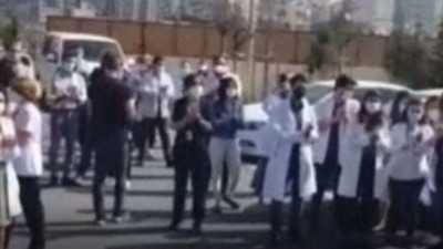 Bakan Koca söz vermişti. Çam ve Sakura Şehir Hastanesi'nde doktorlardan ve sağlık çalışanlarından alkışlı protest