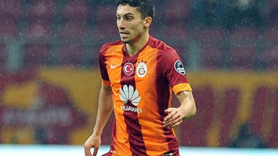 Alex Telles Manchester United'a imza attı Galatasaray kazandı