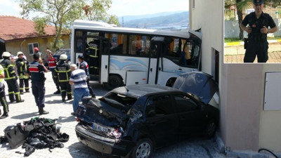 Kocaeli’de rampada freni boşalan midibüs cami duvarına çarptı. Uzman onbaşıdan acı haber