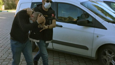 Bu kişi otobüs firmasında muavinlik yapıyor. Evinde bakın neyle yakalandı