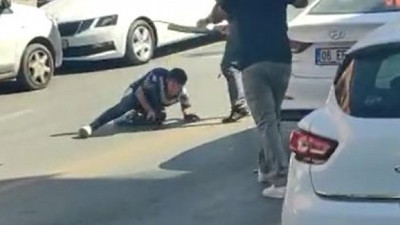 Trafikte sopalı yol verme kavgası