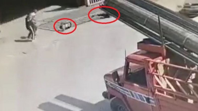 Demir kapının altındaki çocukların yaşam savaşı. Görenler ölüp ölüp dirildi