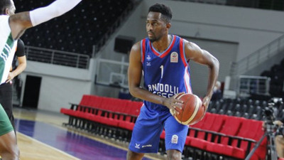 Anadolu Efes farklı kazandı