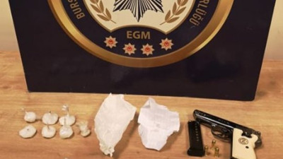 Bursa’da narkotik köpeği ’Fırtına’ otomobilde gizlenen uyuşturucuyu buldu