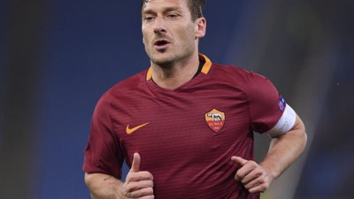 Efsane futbolcu Totti babasını kaybetti