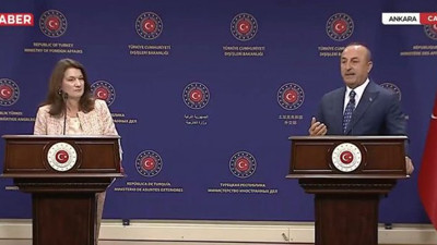 Mevlüt Çavuşoğlu canlı yayında İsveçli Bakan Ann Linde’yi yerin dibine soktu. Teröristleri nasıl desteklediklerini yüzlerine böyle vurdu. İsveçli bakan manidar cevap verdi