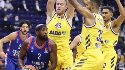 Anadolu Efes, EuroLeague’de galibiyetle tanıştı