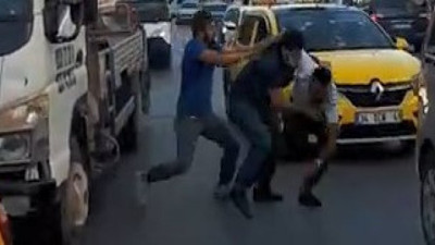 Tekmeli yumruklu yol verme kavgası