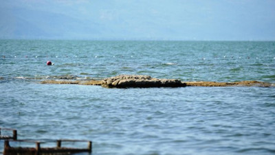 İznik'te suların çekilmesiyle tarihi bazilika ortaya çıktı. İnsanlar merak içinde ne olacağını bekliyor