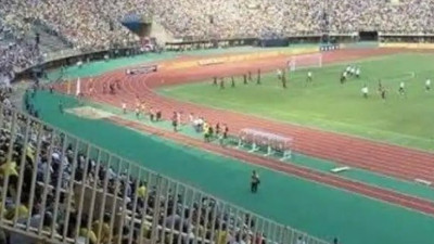 Iskaladığı top gol olunca futbolcuyu takım arkadaşları döve döve öldürdü