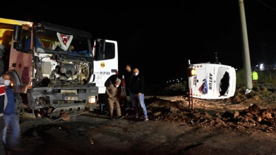 Tekirdağ'da midibüs ile hafriyat kamyonu çarpıştı. Ölü ve çok sayıda yaralı var