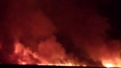 Yüksekova'daki Nehil Sazlığı alev alev