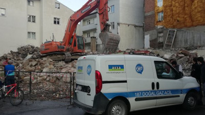 İş makinesi doğalgaz borusunu patlattı, mahalleyi gaz kokusu sardı