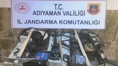 Hazine avcıları kazarken yakalandı