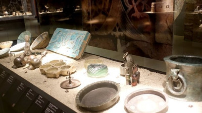 Geçmişe kapı aralayan Gündelik Yaşamın Arkeolojisi sergisi sanatseverlerle buluştu