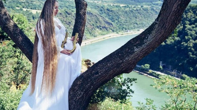 Gerçek 'Rapunzel' Almanya’da bulundu. Saçları 2 metreye yaklaştı