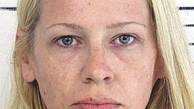 Çıplak fotoğraflarını öğrencilerine gönderen ve ilişki için yalvaran öğretmenin cezası belli oldu