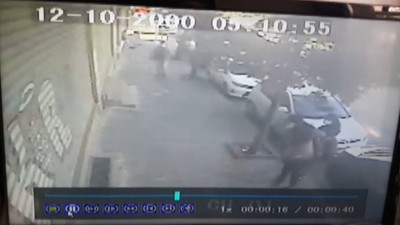 Bayrampaşa'da 17 yaşındaki kız dehşeti yaşadı. Kaldırımda yürürken bıçaklı saldırıya uğradı