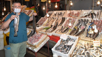 Doç. Dr. Deniz Ayas açıkladı. Balık tezgahlarında büyük hile. Bunu gördüğünüzde hemen uzaklaşın