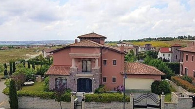 Şafak Sezer Büyükçekmece'deki ultra lüks villasını satışa çıkardı. Fiyatını duyan dilini yutacak