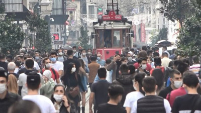 İstanbullular korona morona dinlemedi. Taksim Meydanı ve İstiklal Caddesi’nde ürküten görüntüler