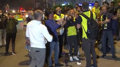 Fenerbahçe taraftarları, Trabzonspor galibiyetini böyle kutladı