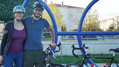 İsviçre'den bisikletle yola çıkan turistler, Türkiye'de...