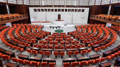 İYİ Parti, AKP, MHP ve CHP'den Macron'a kınama