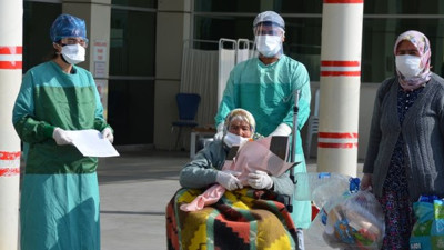 92 yaşındaki Habibe Dönertaş 14 günde koronayı yendi. Önemli bir uyarı yaptı