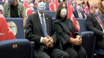 CHP lideri Kılıçdaroğlu, Genco Erkal'ın oyununu izledi