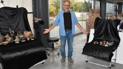 İzmir Bornova'da ortaya çıktı, kazdıkça tarihi eser fışkırıyor. Define avcılarının hayallerini süslüyor