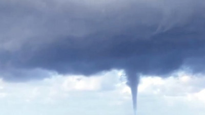 Patara'da iki hortum peş peşe geldi. Aniden gökyüzünde belirdi