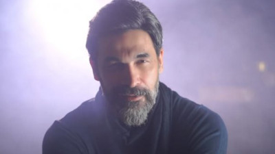 Ne oldu da Uğur Işılak AKP’yi eleştiren bu şarkıyı yaptı. İşte Öz Eleştiri'nin sözleri