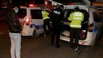 Karantinada olması gereken restoran kuryesi uygulamada yakalandı