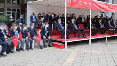 29 Ekim’de gazilere protokol skandalı ‘Size deri koltuklar bize plastik sandalyeler’