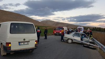 Konya’da tarım işçilerini taşıyan minibüs ile otomobil çarpıştı: 2 ölü, 15 yaralı