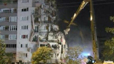 Bayraklı Belediyesi binaların yıkılacağını 10 yıl önce bakanlığa raporlamış. CHP heyeti skandalı ortaya çıkardı