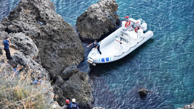 Antalya’da balık tutanlar gördü. Kayaların arasına bakılınca korkunç gerçek ortaya çıktı