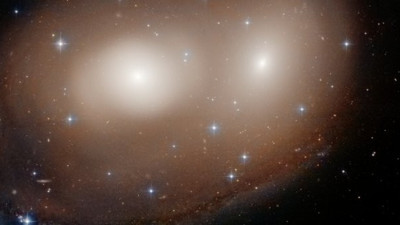 NASA'nın uzay teleskopu yakaladı, 109 bin ışık yılı genişliğinde 120 milyon ışık yılı uzaklıkta