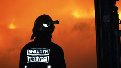 Sakarya'da ambalaj fabrikasında yangın çıktı