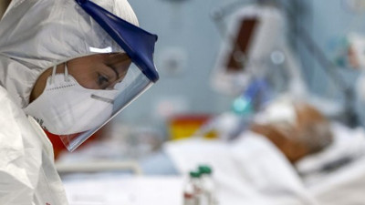 Mısır'da 2 doktor korona virüsten hayatını kaybetti