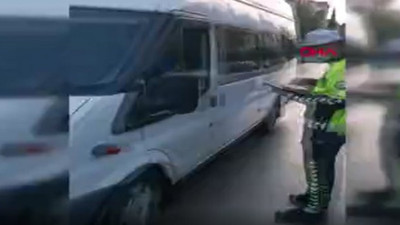 15 kişilik minibüsten çıkan yolcu sayısı polisleri bile şaşkına çevirdi