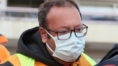 Ayda'nın babasından kahreden sözler. Annesi Ayda için yaşam üçgeni açmış