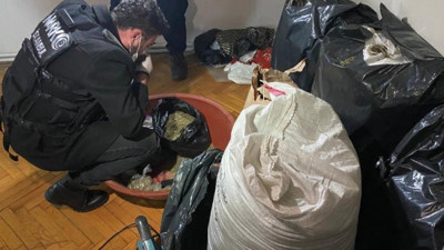 Çuvallar dolusu uyuşturucu bulundu
